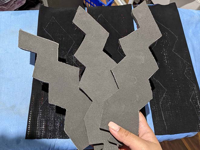 zigzag shaped foam blades on top of metallic fabric