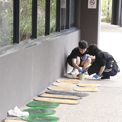 Nan and Tiantian drying lilypads