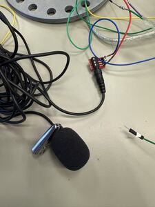 Microphone component for audio input.